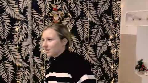 Snapshot of _nicole_new chatting on December 2025 10:55:01 AM Nica online show from December 2025 10:55:01 AM