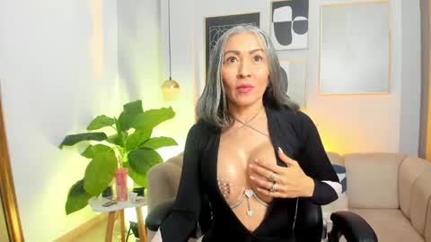 _nicoletteshea_ online show from May 2026 10:06:01 PM