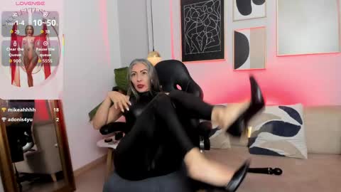 _nicoletteshea_ online show from May 2026 04:15:01 PM
