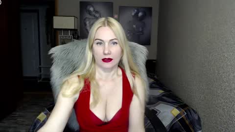 Donella    online show from December 2024 07:11:02 PM