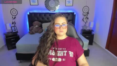 Olivia jones online show from September 2025 12:16:01 PM