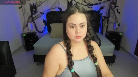 Olivia jones online show from October 2025 11:33:02 AM