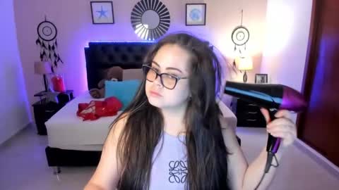 Olivia jones online show from May 2026 12:21:02 PM
