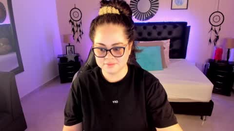 Olivia jones online show from May 2026 12:11:02 PM