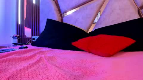 Pau online show from March 2026 08:36:02 PM