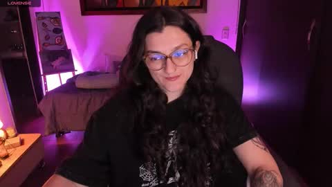 Snapshot of _peach__ chatting on November 2025 04:03:02 AM violeta ig online show from November 2025 04:03:02 AM