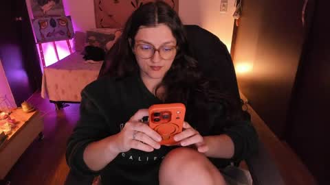 Snapshot of _peach__ chatting on April 2026 05:12:02 AM violeta ig online show from April 2026 05:12:02 AM