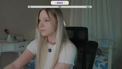 Snapshot of _penisflytrap_ chatting on November 2025 12:05:02 PM Viktoria online show from November 2025 12:05:02 PM