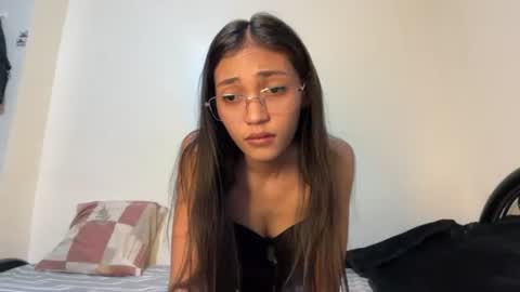 _petitechloe online show from June 2026 11:23:02 AM