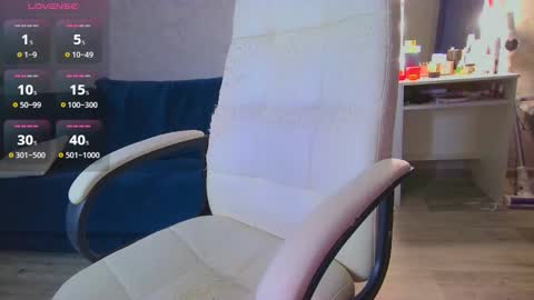 Ilona online show from October 2025 03:36:01 PM