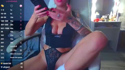 Ilona online show from November 2025 06:19:02 PM