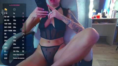 Ilona online show from December 2025 08:23:01 AM