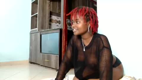 _prettyred online show from November 2025 06:40:02 PM