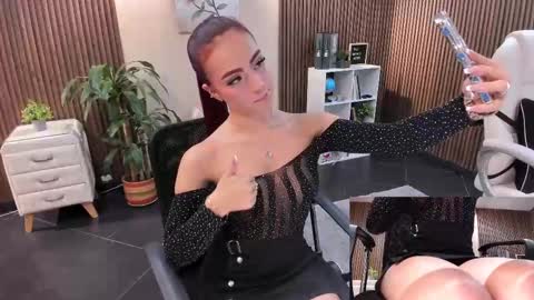 Snapshot of _redfoxxx_ chatting on September 2025 07:26:02 PM You can tell me Mariana online show from September 2025 07:26:02 PM