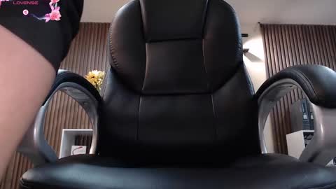 Snapshot of _redfoxxx_ chatting on October 2025 08:08:01 PM You can tell me Mariana online show from October 2025 08:08:01 PM