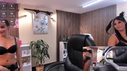 Snapshot of _redfoxxx_ chatting on November 2025 10:17:01 AM You can tell me Mariana online show from November 2025 10:17:01 AM