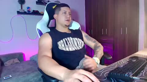 Roberto online show from March 2025 12:33:02 PM