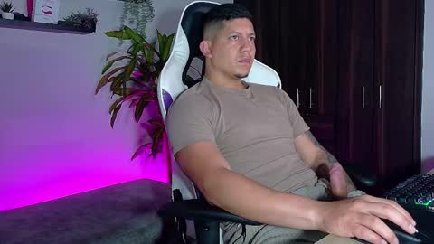 Roberto online show from November 2025 01:11:01 PM