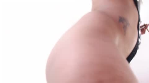 _sarahtomatto_ online show from February 2025 10:26:02 PM