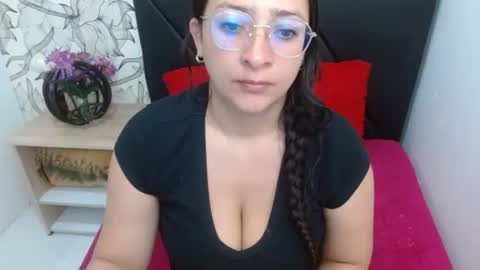 _saraximena_ online show from May 2026 06:21:02 AM