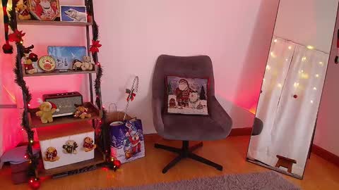 Snapshot of _sensualkitten_ chatting on December 2024 02:33:02 AM Laura online show from December 2024 02:33:02 AM