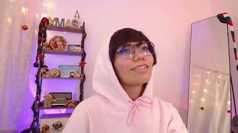 Snapshot of _sensualkitten_ chatting on December 2024 04:38:01 AM Laura online show from December 2024 04:38:01 AM