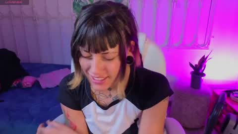 _sharlotte777 online show from May 2026 01:51:02 PM
