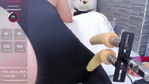 _sharlottt_ online show from February 2025 01:11:01 PM