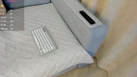 _smetanka_ online show from January 2025 11:01:02 AM