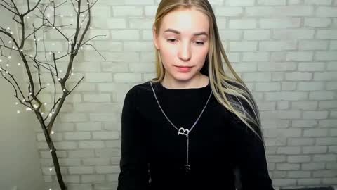 Snapshot of _snow_queen__ chatting on March 2025 05:38:02 PM Rachel online show from March 2025 05:38:02 PM