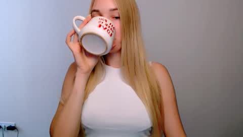 Snapshot of _snow_queen__ chatting on October 2025 07:20:02 AM Rachel online show from October 2025 07:20:02 AM