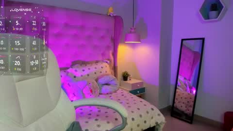 Snapshot of _sophie__miller chatting on November 2025 10:55:02 PM Sophie online show from November 2025 10:55:02 PM