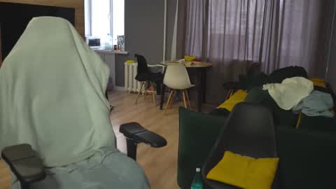 OLIVERpvt is open online show from March 2025 12:39:02 PM