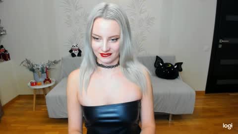 Marie online show from January 2025 04:06:01 PM