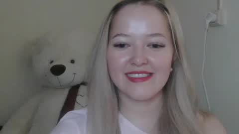 _sweet_smile_ online show from August 2026 12:09:01 AM