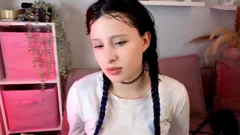 Snapshot of _sylvia_ chatting on June 2026 12:25:02 PM Sylvia online show from June 2026 12:25:02 PM