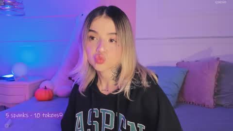 _tammarra_ online show from November 2025 08:19:01 PM