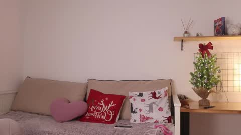 Annie online show from January 2025 07:28:02 AM