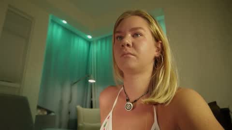 Annie online show from October 2025 01:40:01 AM