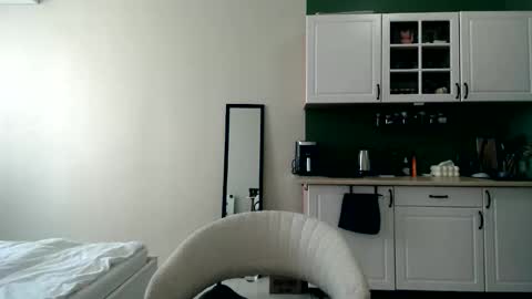 Mia online show from May 2026 02:36:02 PM