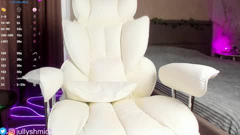 Julia online show from April 2026 05:16:01 AM