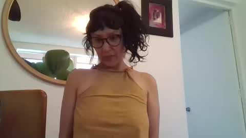 Snapshot of _tutti_frutti_ chatting on April 2026 10:48:02 PM _tutti_frutti_ online show from April 2026 10:48:02 PM