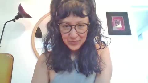 Snapshot of _tutti_frutti_ chatting on April 2026 08:20:02 PM _tutti_frutti_ online show from April 2026 08:20:02 PM