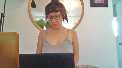 Snapshot of _tutti_frutti_ chatting on May 2026 09:09:01 PM _tutti_frutti_ online show from May 2026 09:09:01 PM