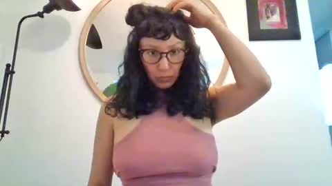 Snapshot of _tutti_frutti_ chatting on May 2026 10:37:02 PM _tutti_frutti_ online show from May 2026 10:37:02 PM