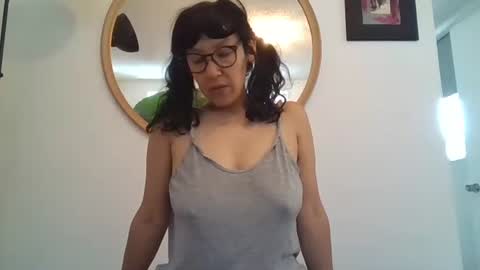 Snapshot of _tutti_frutti_ chatting on May 2026 09:11:01 PM _tutti_frutti_ online show from May 2026 09:11:01 PM