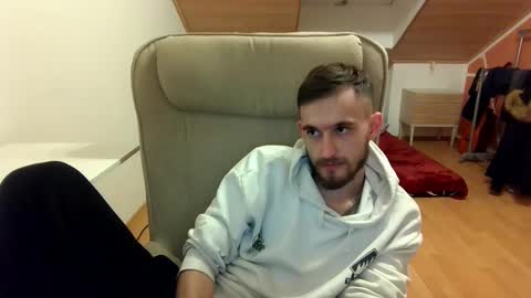 Snapshot of _v_l_a_d_ chatting on February 2025 06:29:02 PM Vlad online show from February 2025 06:29:02 PM