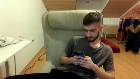 Snapshot of _v_l_a_d_ chatting on February 2025 09:40:01 PM Vlad online show from February 2025 09:40:01 PM