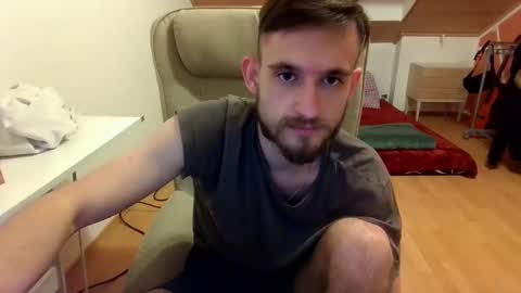 Snapshot of _v_l_a_d_ chatting on February 2025 05:10:01 AM Vlad online show from February 2025 05:10:01 AM