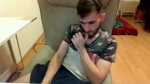 Snapshot of _v_l_a_d_ chatting on February 2025 10:40:01 PM Vlad online show from February 2025 10:40:01 PM